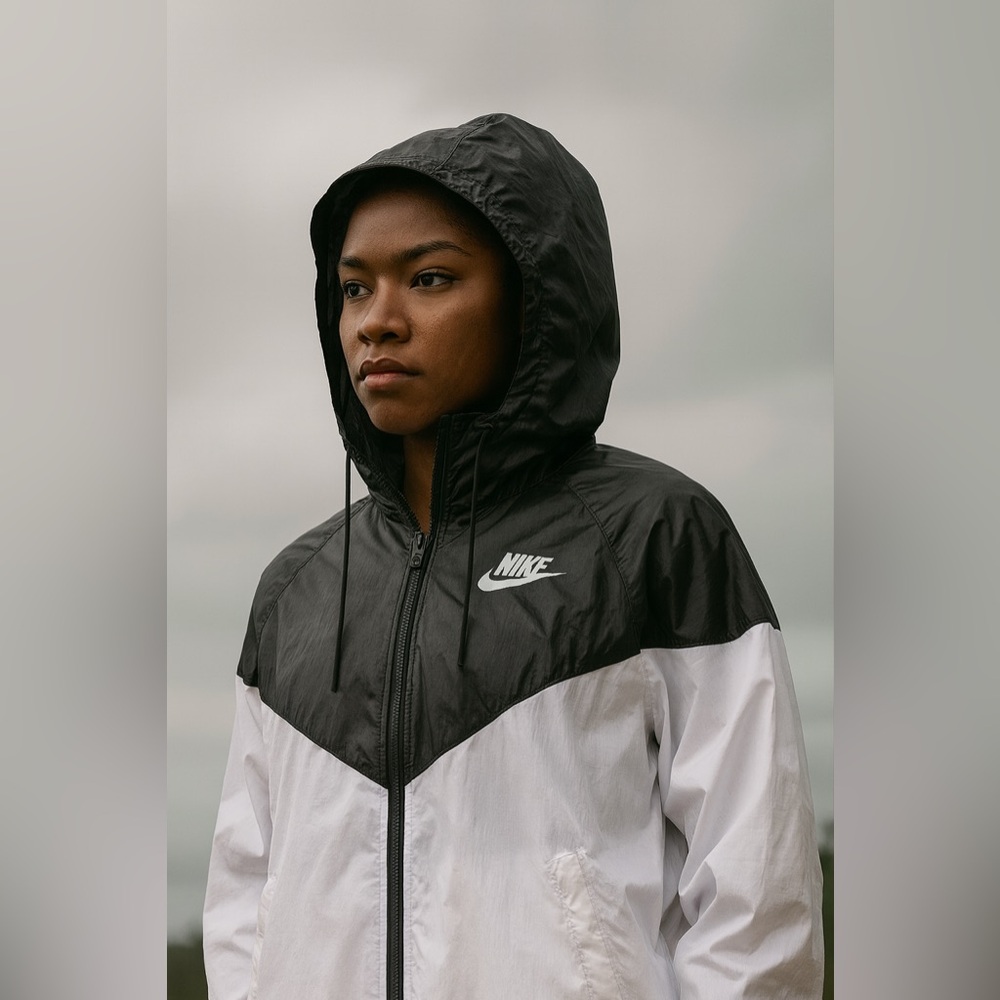 Nike Windrunner Full Zip Hooded Jacket Women’s Size Medium Black & White